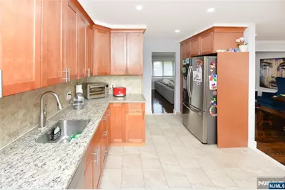 154 Middlesex Avenue, Paramus, NJ 07652 - Photo 8