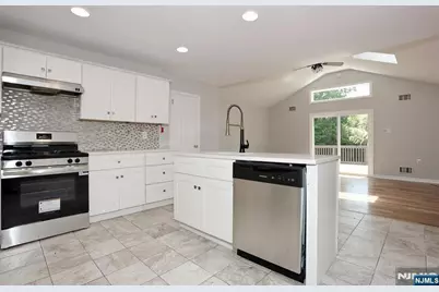 48 Momar Drive, Bergenfield, NJ 07621 - Photo 10