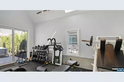 206 Lakeview Avenue, Leonia, NJ 07605 - Photo 26