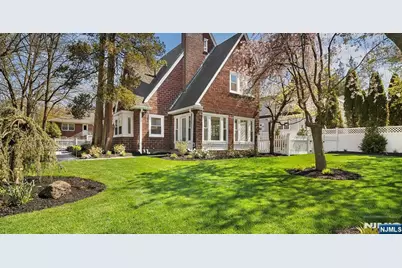 206 Lakeview Avenue, Leonia, NJ 07605 - Photo 2