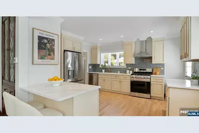 206 Lakeview Avenue, Leonia, NJ 07605 - Photo 6