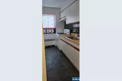 2333 Hudson Terrace E2 #E2, Fort Lee, NJ 07024 - Photo 4