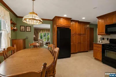 262 Linden Place, New Milford, NJ 07646 - Photo 8