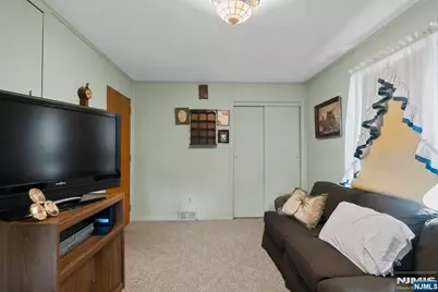 262 Linden Place, New Milford, NJ 07646 - Photo 18