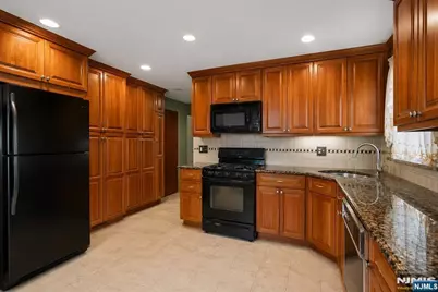 262 Linden Place, New Milford, NJ 07646 - Photo 6