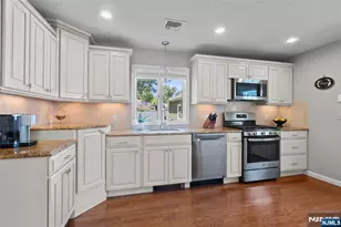 95 Edison St, Wyckoff Township, NJ 07481 - Photo 12