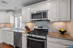 95 Edison St, Wyckoff Township, NJ 07481 - Photo 16