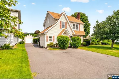 9 Long Avenue, Mahwah, NJ 07430 - Photo 2