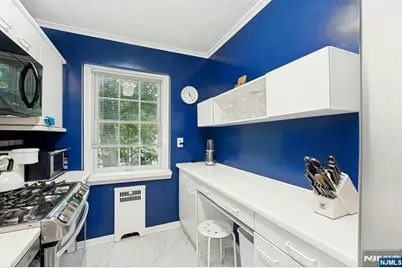 185 E Palisade Avenue D11B #D11B, Englewood, NJ 07631 - Photo 8