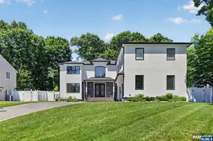 457 Lincoln Dr, Paramus, NJ 07652 - Photo 2