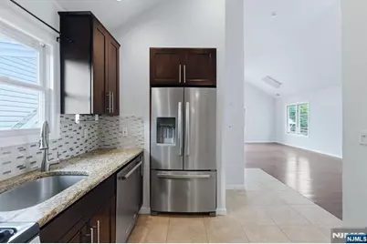 410 Lafayette Avenue 2 #2, Cliffside Park, NJ 07010 - Photo 10