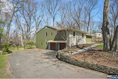 217 Osage Lane, Franklin Lakes, NJ 07417 - Photo 4