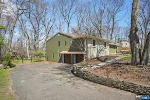 217 Osage Ln, Franklin Lakes, NJ 07417 - Photo 4