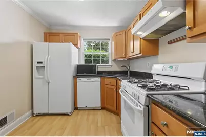 1116 Hyde Park Court, Mahwah, NJ 07430 - Photo 8