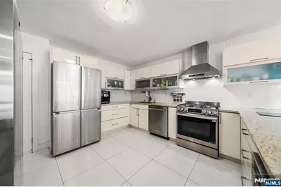 1095 Palisade Avenue, Fort Lee, NJ 07024 - Photo 6