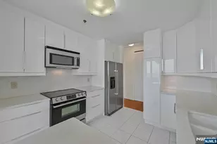100 Carlyle 5L-N, Cliffside Park, NJ 07010 - Photo 12