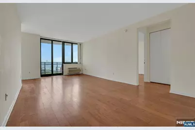 100 Carlyle 5L-N #5L-N, Cliffside Park, NJ 07010 - Photo 4