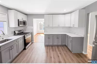 174 Maple Street 3 #3, Fairview, NJ 07022 - Photo 4