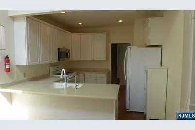 85 Buckthorn, Paramus, NJ 07652 - Photo 10