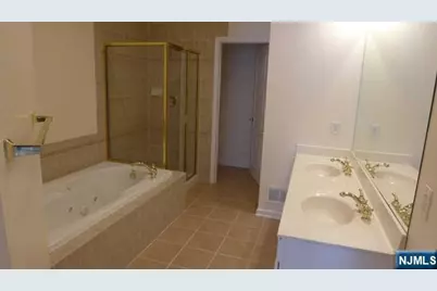 85 Buckthorn, Paramus, NJ 07652 - Photo 12