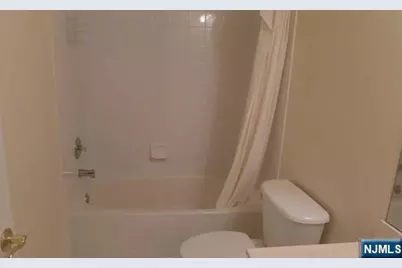 85 Buckthorn, Paramus, NJ 07652 - Photo 16