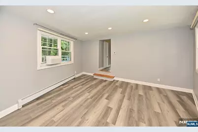 221 Lakeview Drive, Ridgewood, NJ 07450 - Photo 10