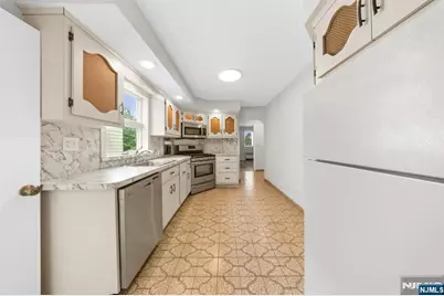 271 Travers Place, Lyndhurst Township, NJ 07071 - Photo 10