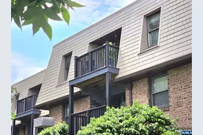 560 North Avenue I #I, Fort Lee, NJ 07024 - Photo 2