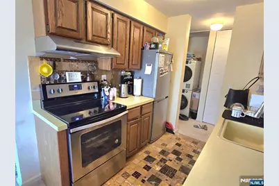 560 North Avenue I #I, Fort Lee, NJ 07024 - Photo 10