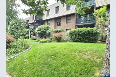 560 North Avenue I #I, Fort Lee, NJ 07024 - Photo 1