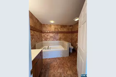 264 Midland Avenue 32 #32, Saddle Brook Township, NJ 07663 - Photo 14