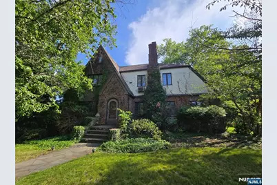220 Manor Road, Ridgewood, NJ 07450 - Photo 2