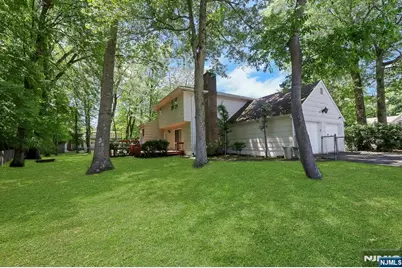 281 Rivara Court, Ridgewood, NJ 07450 - Photo 2