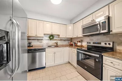 6605 Granton Avenue 3A #3A, North Bergen, NJ 07047 - Photo 8