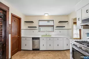 21 Ferncliff Rd, Bloomfield, NJ 07003 - Photo 14