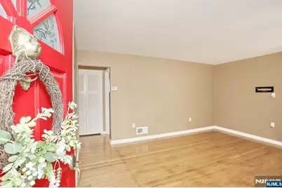 29 Margaret Court, Dumont, NJ 07628 - Photo 4