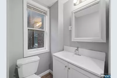 1-2 Hilliard Avenue 2 #2, Edgewater, NJ 07020 - Photo 8