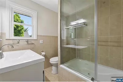 275 Farrant Terrace, Teaneck Township, NJ 07666 - Photo 18