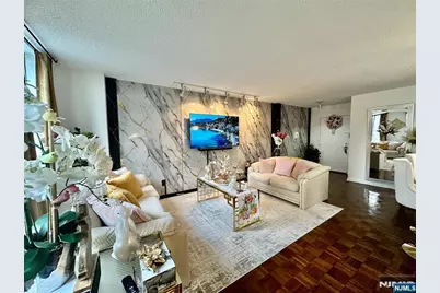 160 Overlook Avenue 2D #2D, Hackensack, NJ 07601 - Photo 1