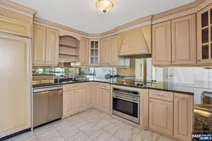 1500 Palisade Ave 18C, Fort Lee, NJ 07024 - Photo 16