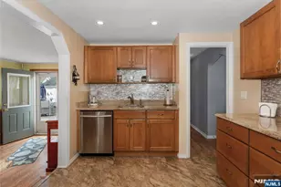 126 18th Ave, Elmwood Park, NJ 07407 - Photo 10