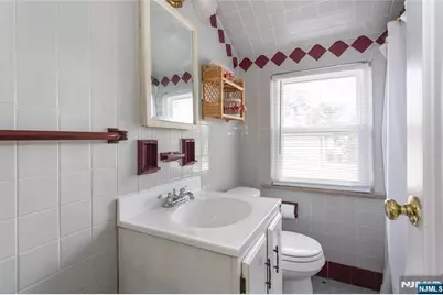 126 18th Avenue, Elmwood Park, NJ 07407 - Photo 32