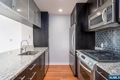1807 Hudson Park, Edgewater, NJ 07020 - Photo 6
