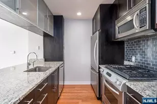 1807 Hudson Park, Edgewater, NJ 07020 - Photo 6