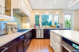 70 Columbus Dr, Tenafly, NJ 07670 - Photo 12