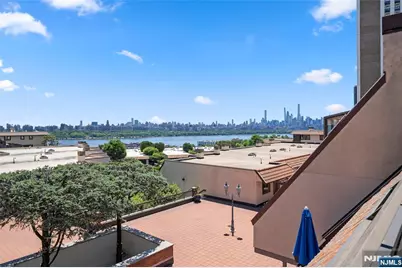 300 Gorge Road 62 #62, Cliffside Park, NJ 07010 - Photo 6