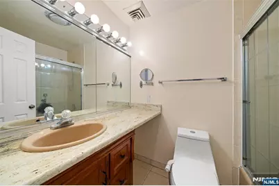 300 Gorge Road 62 #62, Cliffside Park, NJ 07010 - Photo 22