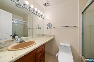 300 Gorge Road 62, Cliffside Park, NJ 07010 - Photo 22