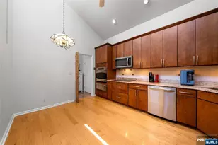300 Gorge Road 62, Cliffside Park, NJ 07010 - Photo 12