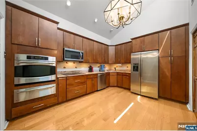 300 Gorge Road 62 #62, Cliffside Park, NJ 07010 - Photo 10
